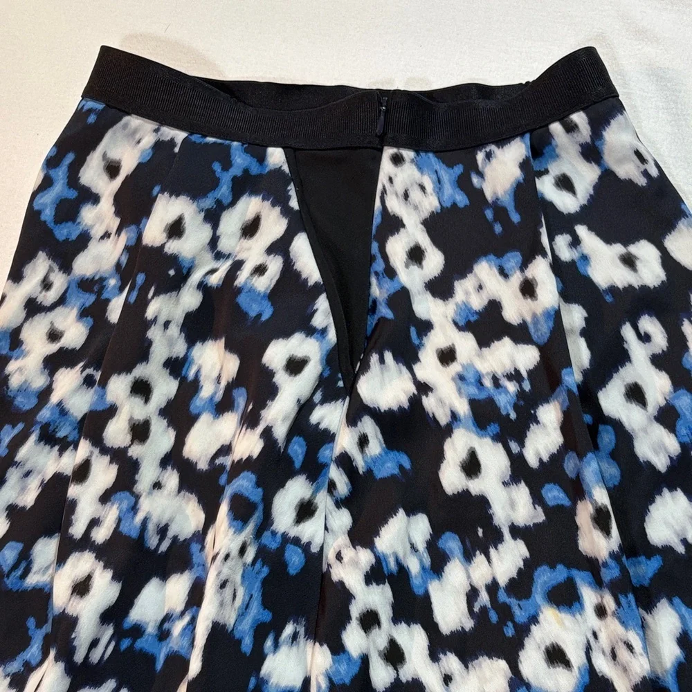Ellen Tracy Floral Floral Midi Skirt - Pockets - Pleated, Lined, Black Blue